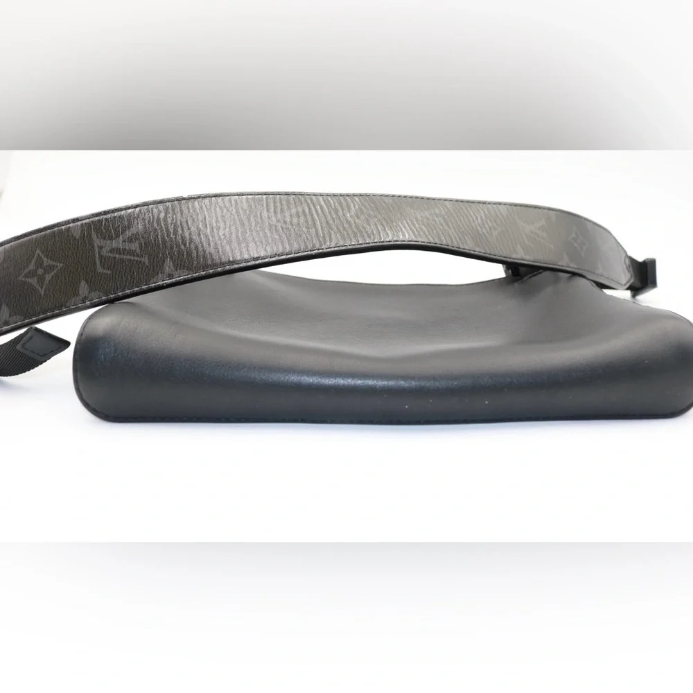 Louis Vuitton dark infinity leather crossbody bag - Picture 7 of 11